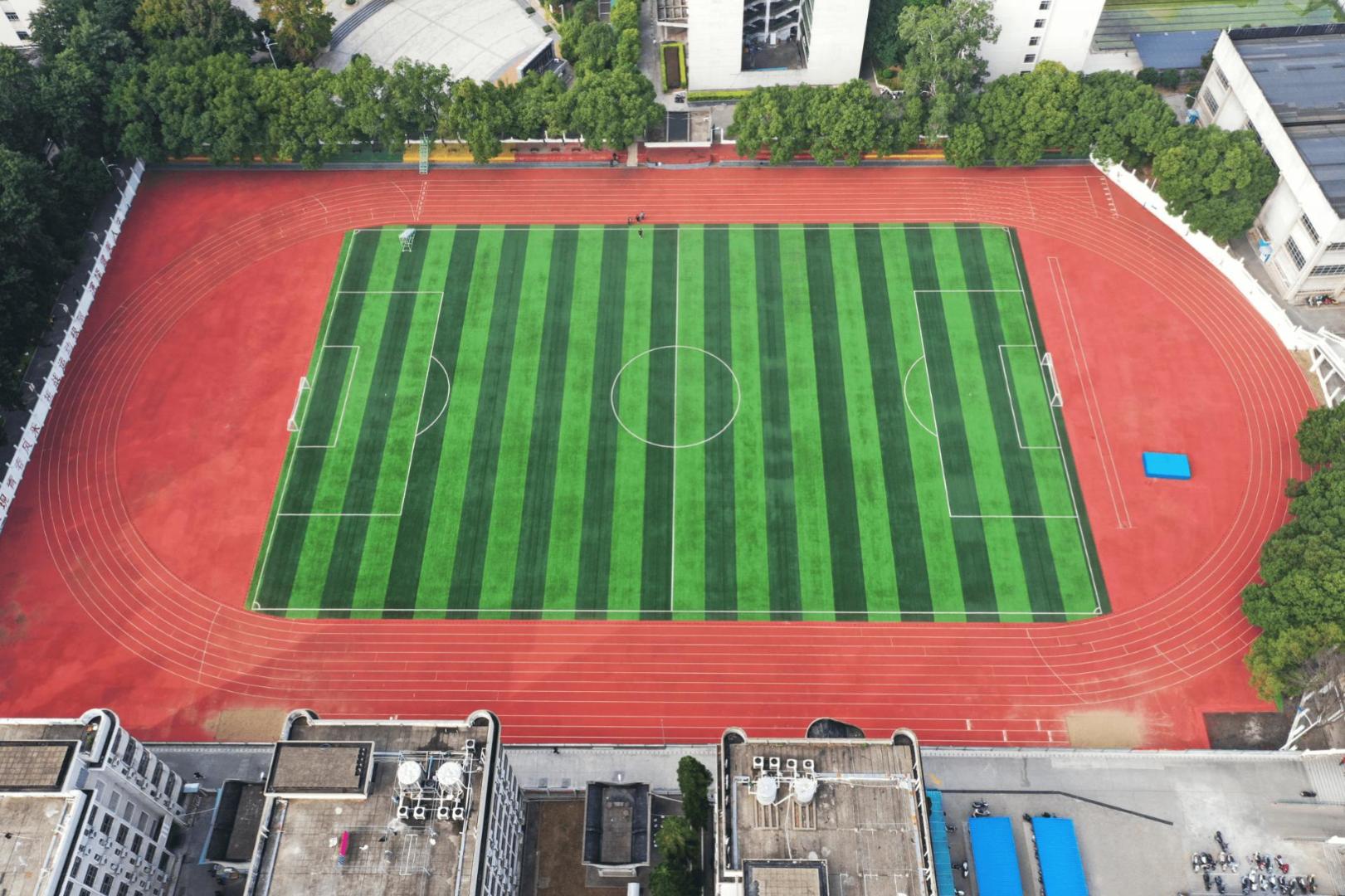 塑胶跑道施工铺装地面基础验收要点 塑胶跑道施工铺装地面基础验收要点
